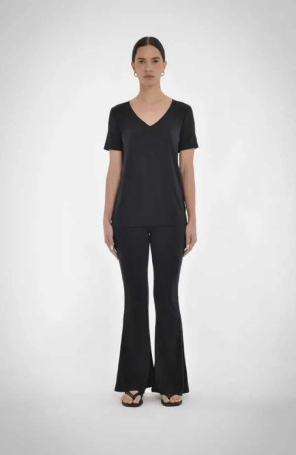 Amy V-Neck Tee