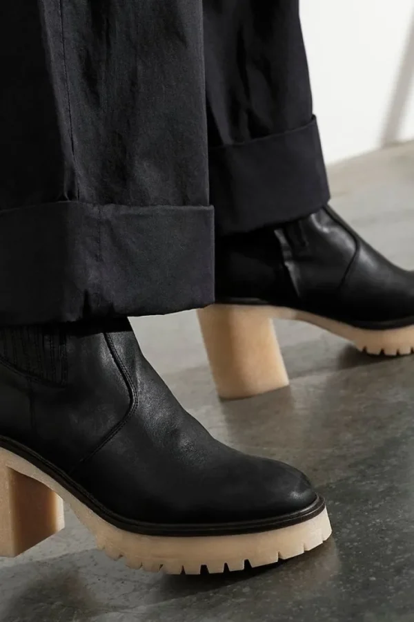 James Chelsea Boot